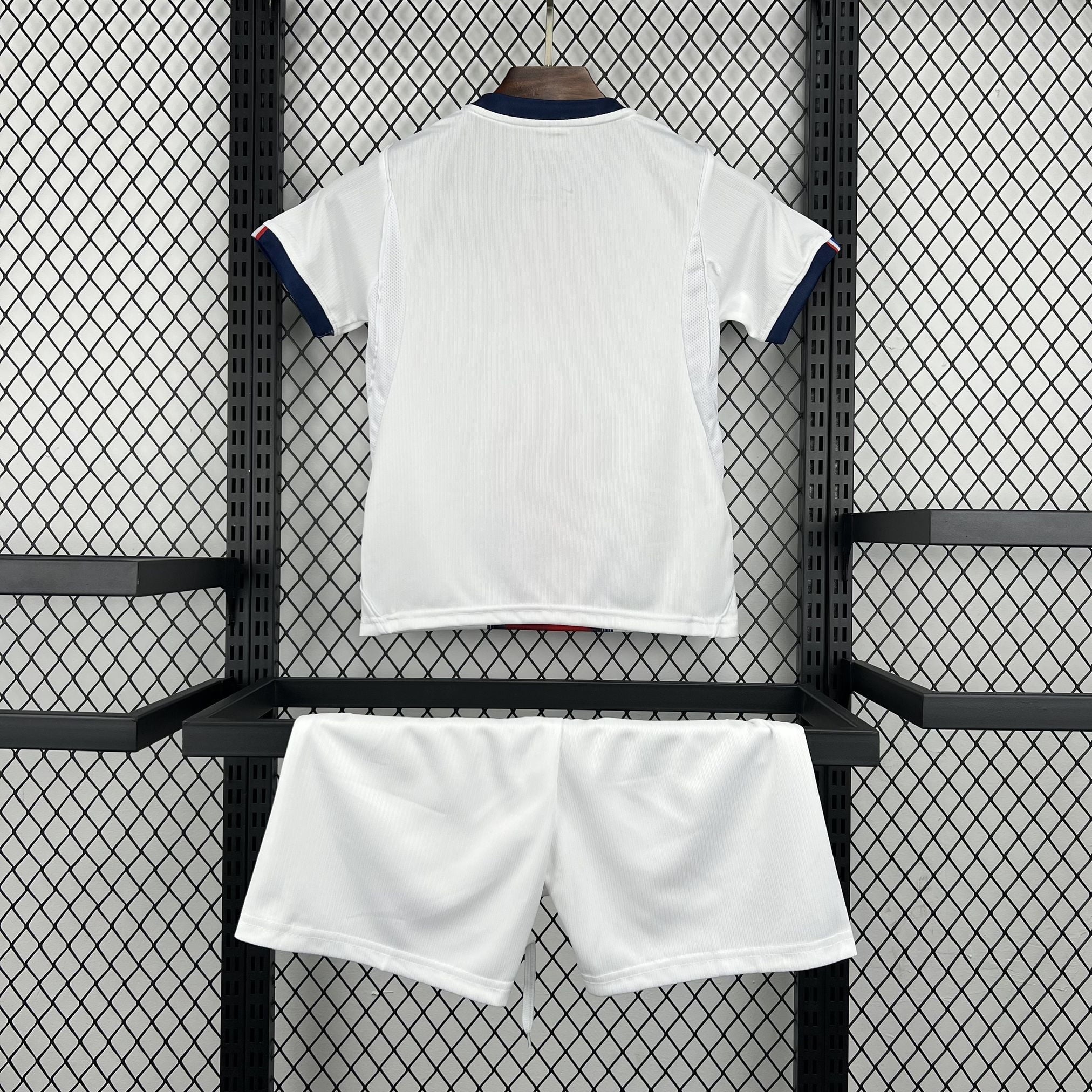 Conjunto infantil blanco del Paris Saint-Germain segunda equipación 26/27 - vista trasera