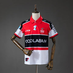 Polo de rugby de los Crusaders 2026 en rojo, negro y blanco - vista frontal