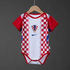 Body de bebé de Croacia 2026 con el damero rojo y blanco - vista frontal