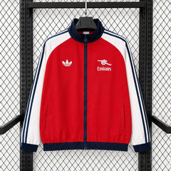 Chaqueta cortavientos del Arsenal roja con mangas blancas - vista frontal