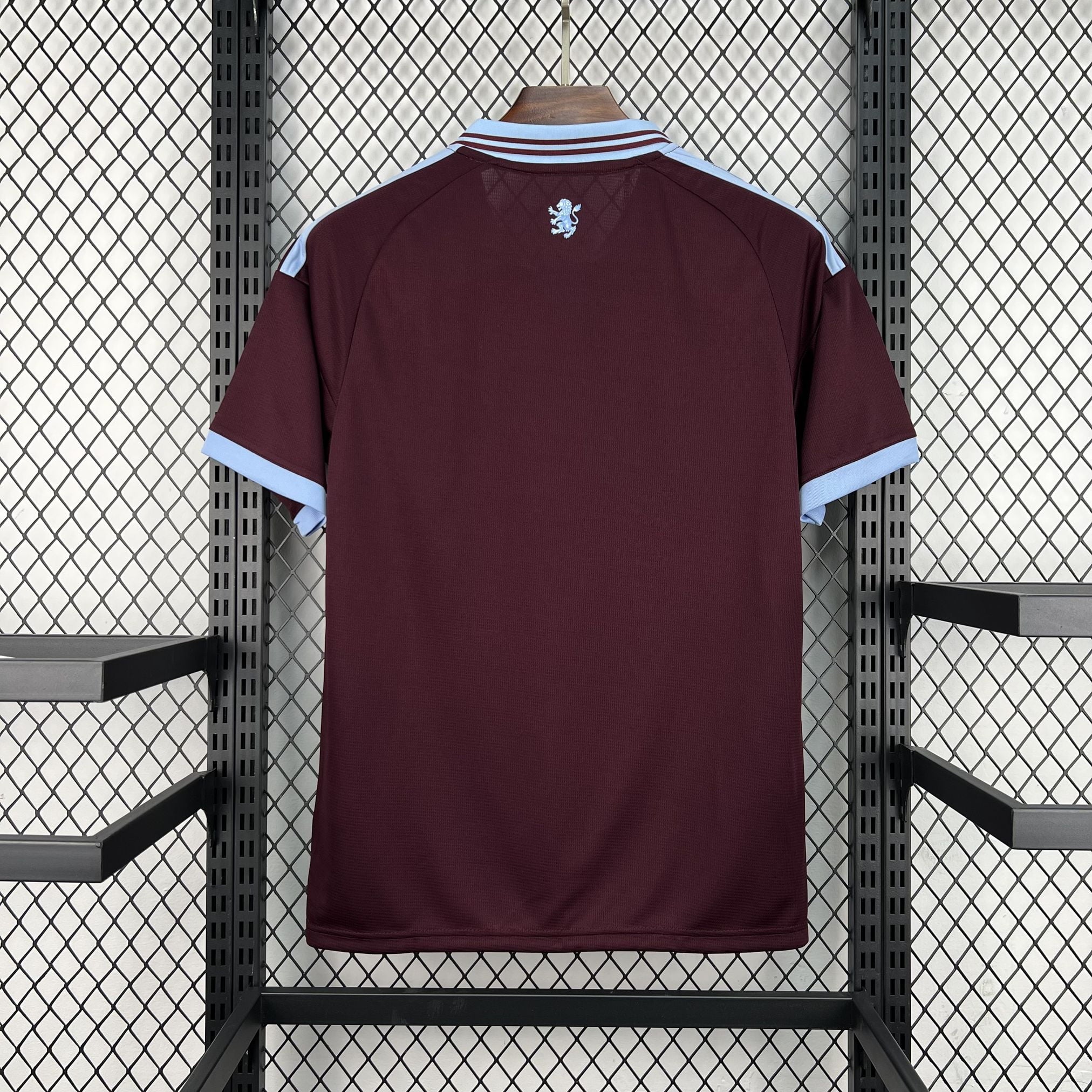 Camiseta del Aston Villa primera equipación 26/27 - vista trasera