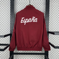 Chaqueta de España Mundial 2026 en granate con rótulo en la espalda - vista trasera