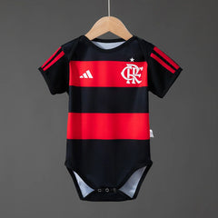 Body de bebé del Flamengo 26/27 rojinegro con escudo - vista frontal