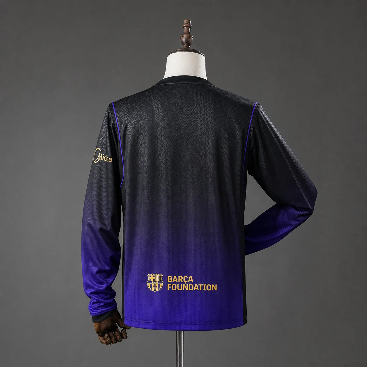 Camiseta Barcelona Kobe Bryant 26/27 manga larga negra y violeta - vista trasera