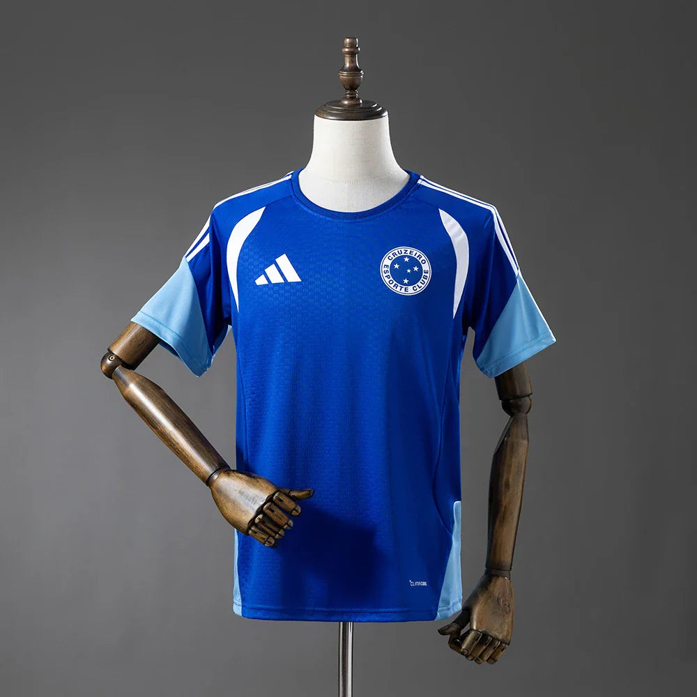 Camiseta de entrenamiento del Cruzeiro 26/27 en azul con mangas celestes - vista frontal