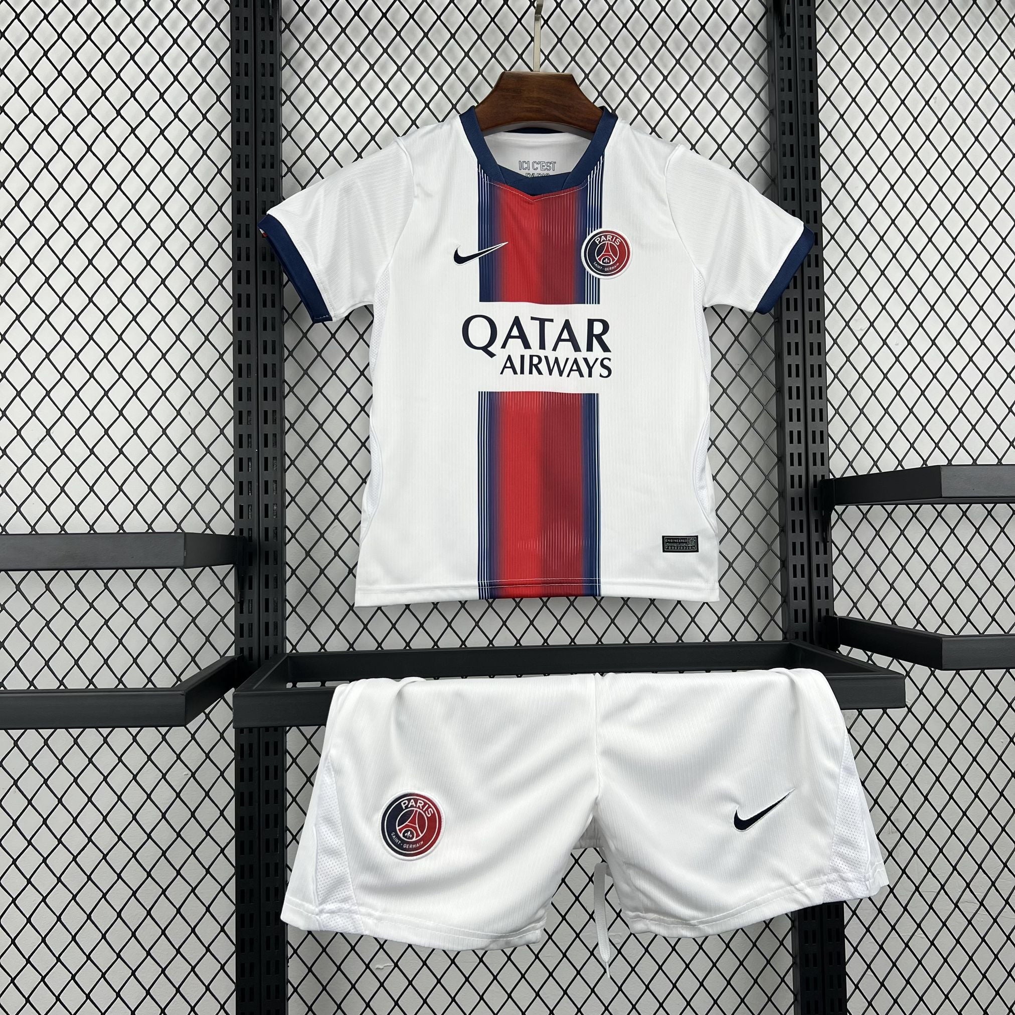Conjunto infantil blanco del Paris Saint-Germain segunda equipación 26/27 - vista frontal