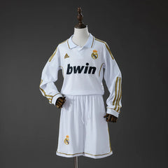 Conjunto infantil de manga larga del Real Madrid primera equipación 11/12 - vista frontal