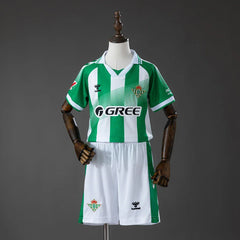 Conjunto infantil Real Betis primera equipación 26/27 a rayas verdes y blancas - vista frontal