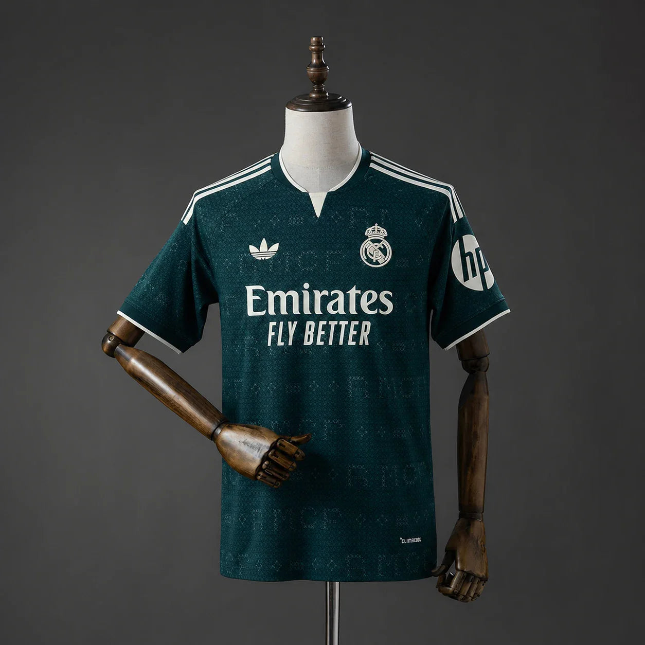 Camiseta del Real Madrid segunda equipación 26/27 verde botella - vista frontal