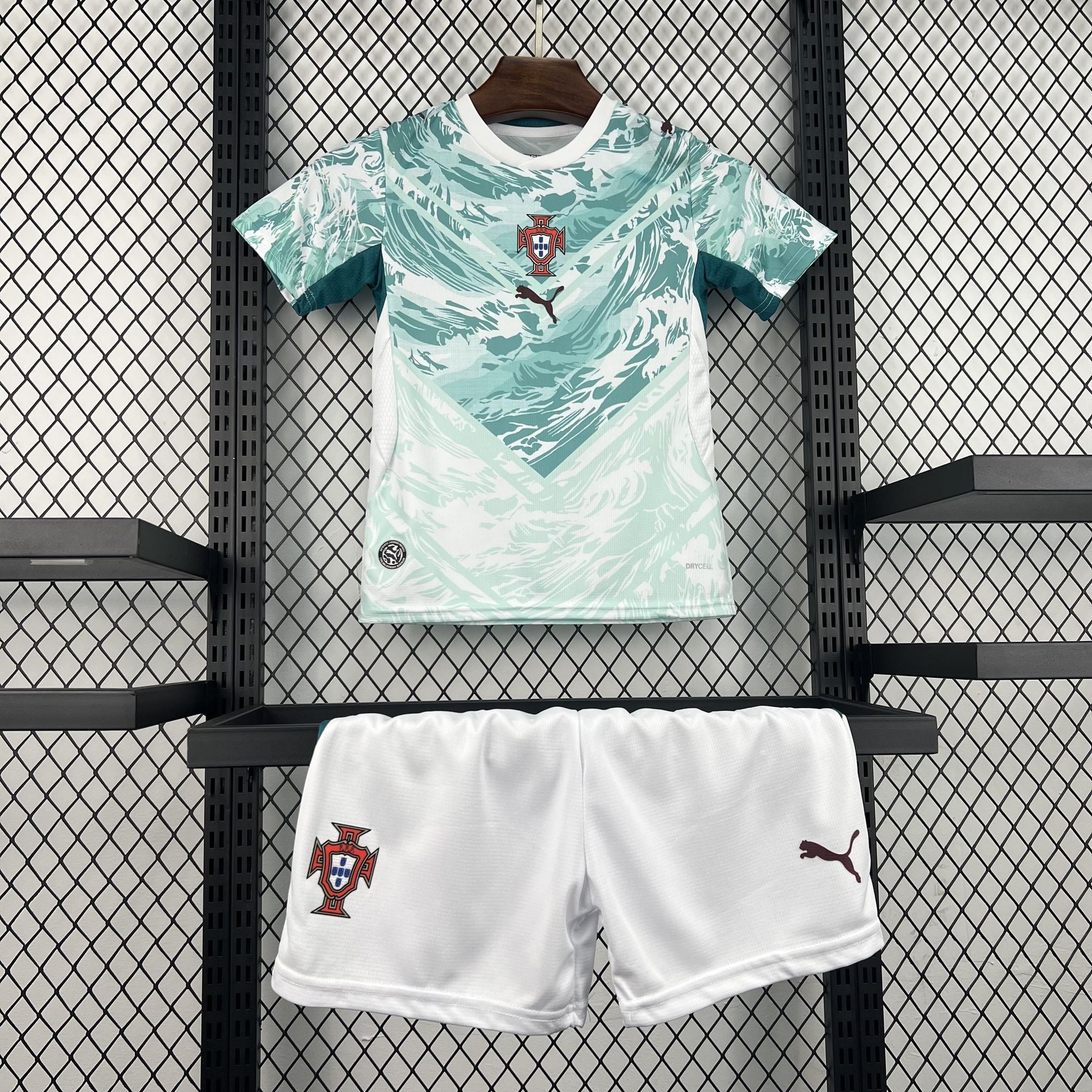 Conjunto infantil de Portugal segunda equipación 2026 - vista frontal