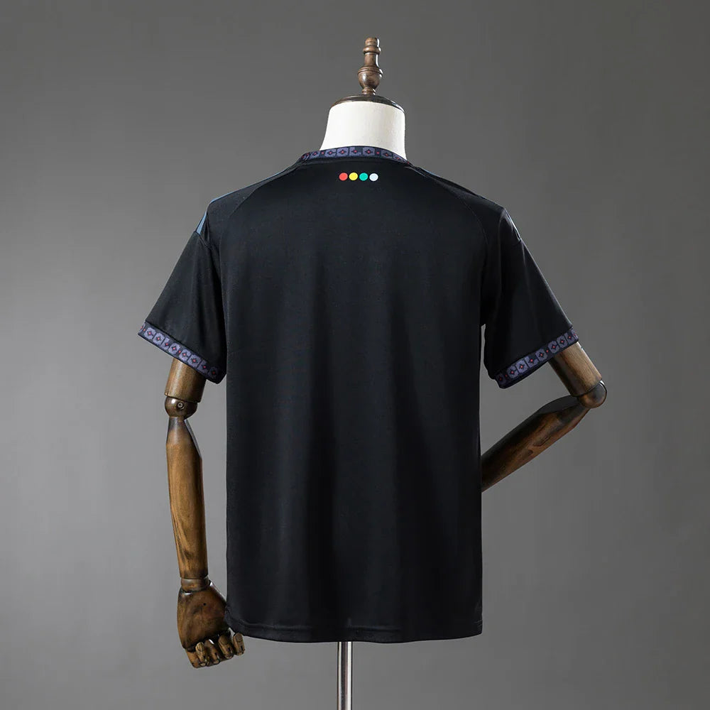 Camiseta del Colo Colo 26/27 con la espalda negra lisa - vista trasera