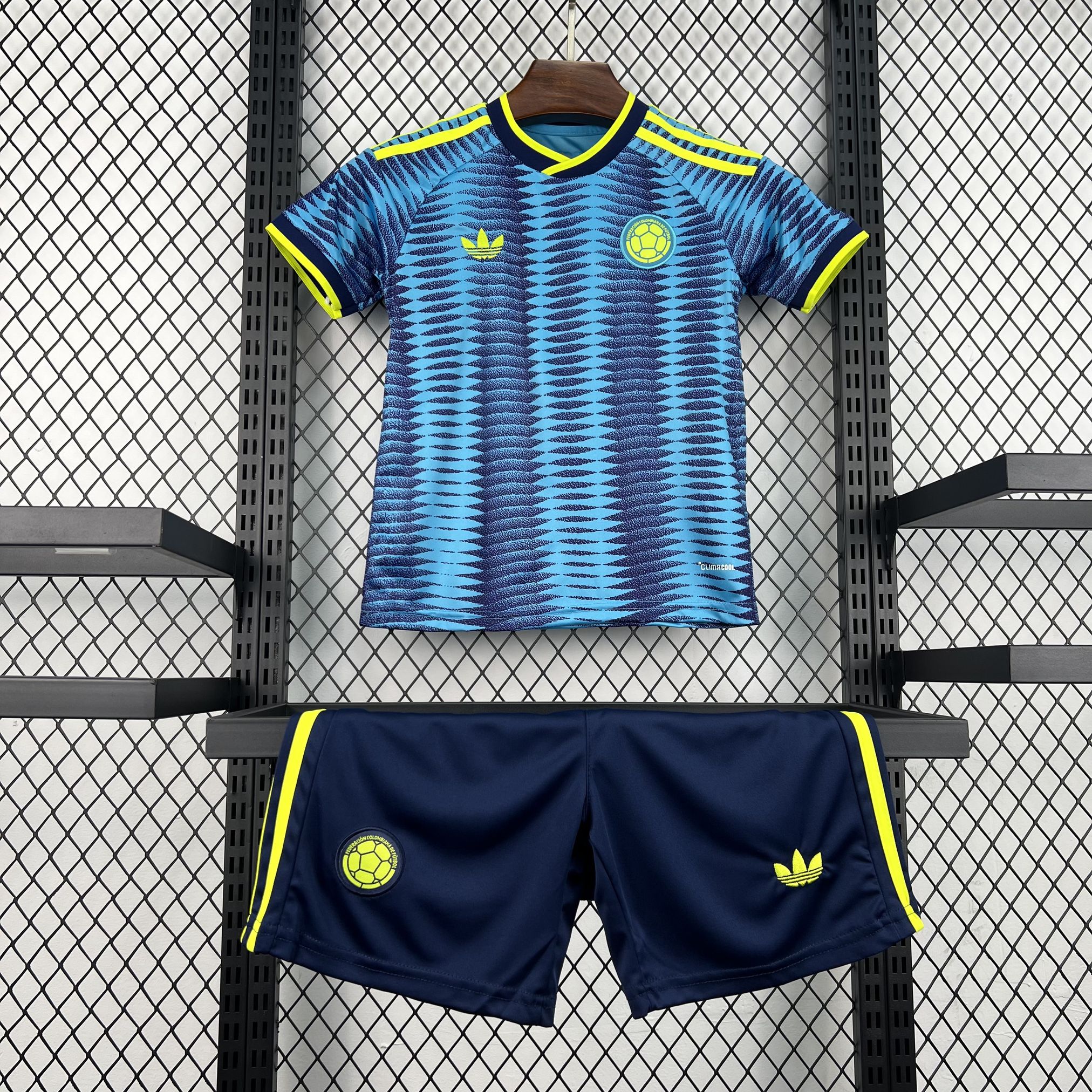 Conjunto infantil de Colombia segunda equipación 2026 - vista frontal