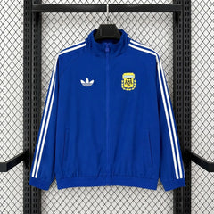 Chaqueta cortavientos de Argentina azul con franjas blancas - vista frontal