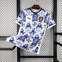 Camiseta especial de Portugal Mundial 2026 con estampado de azulejos - vista frontal