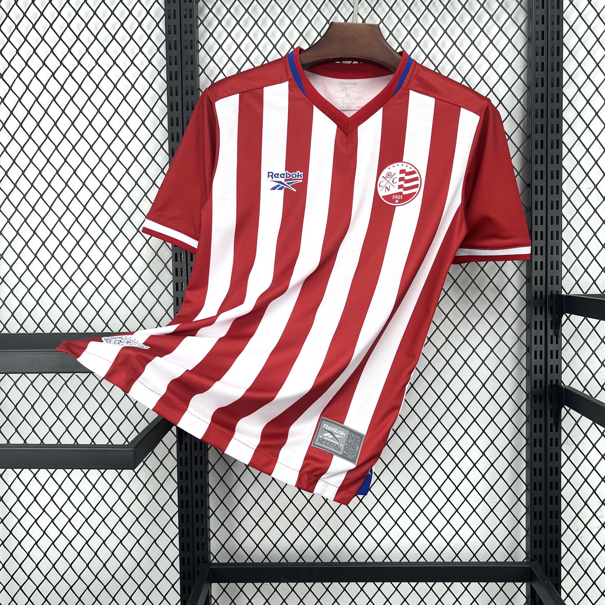 Camiseta Náutico primera equipación 26/27 a rayas rojas y blancas - vista frontal