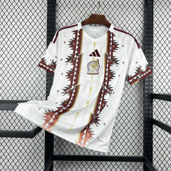 Camiseta especial de México Mundial 2026 en blanco con grecas - vista frontal