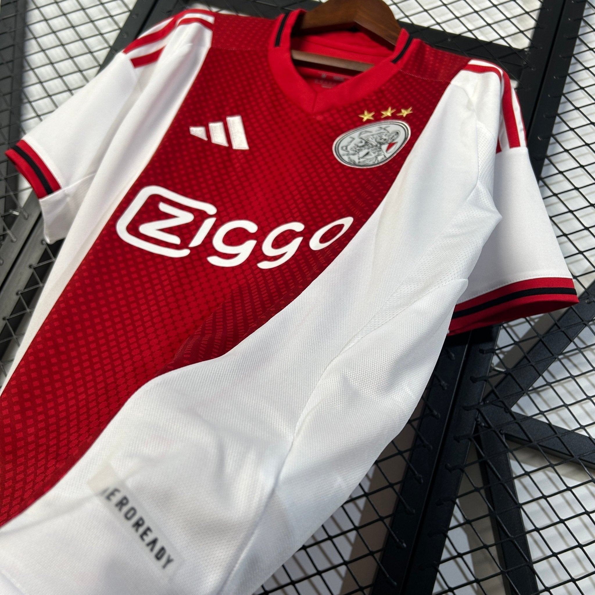 AJAX PRIMERA EQUIPACIÓN 25/26 HOMBRE - Bota de Oro Tienda