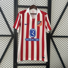 ATLETICO DE MADRID PRIMERA EQUIPACIÓN 25/26 HOMBRE - Bota de Oro Tienda