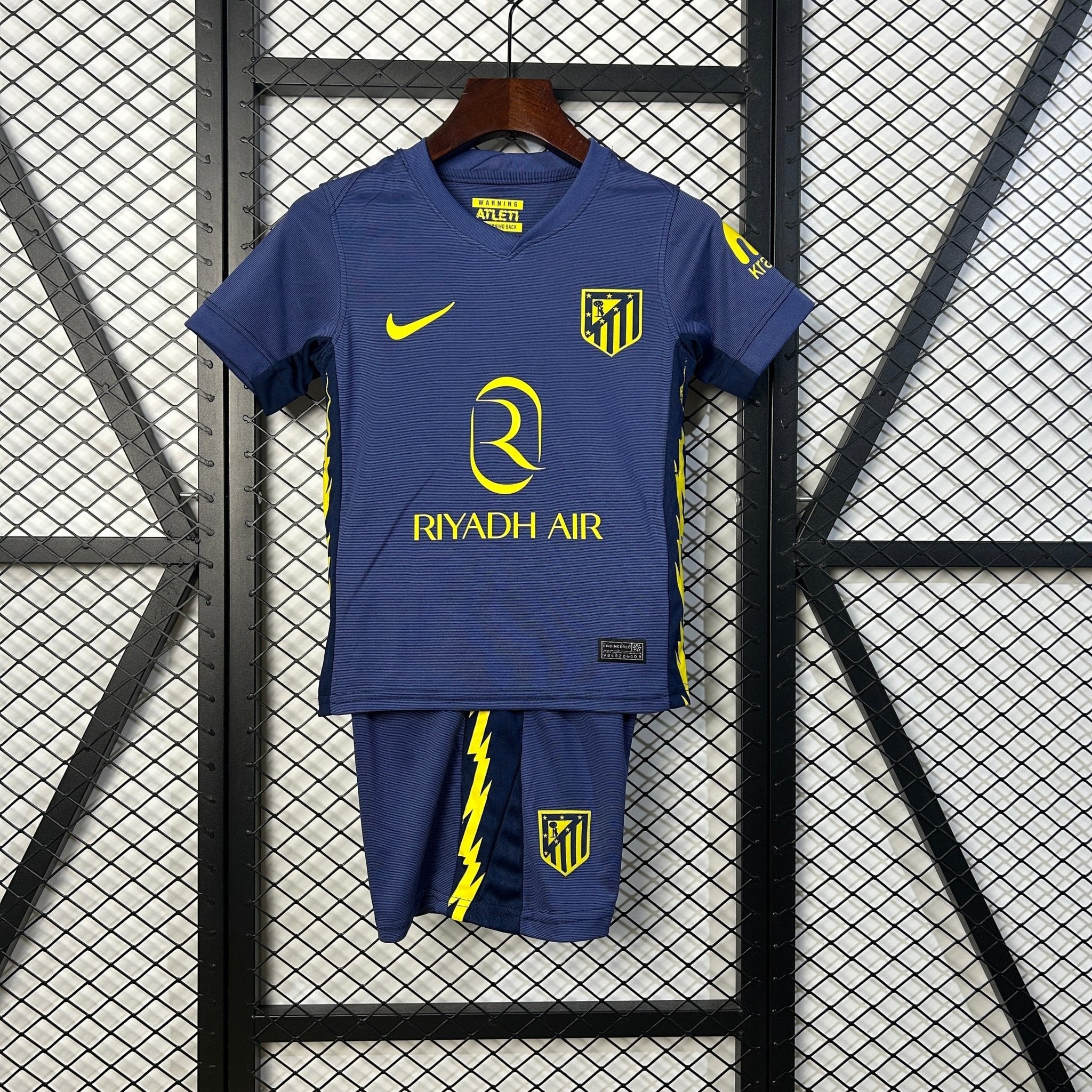 ATLÉTICO DE MADRID SEGUNDA EQUIPACIÓN 25/26 NIÑOS - Bota de Oro Tienda