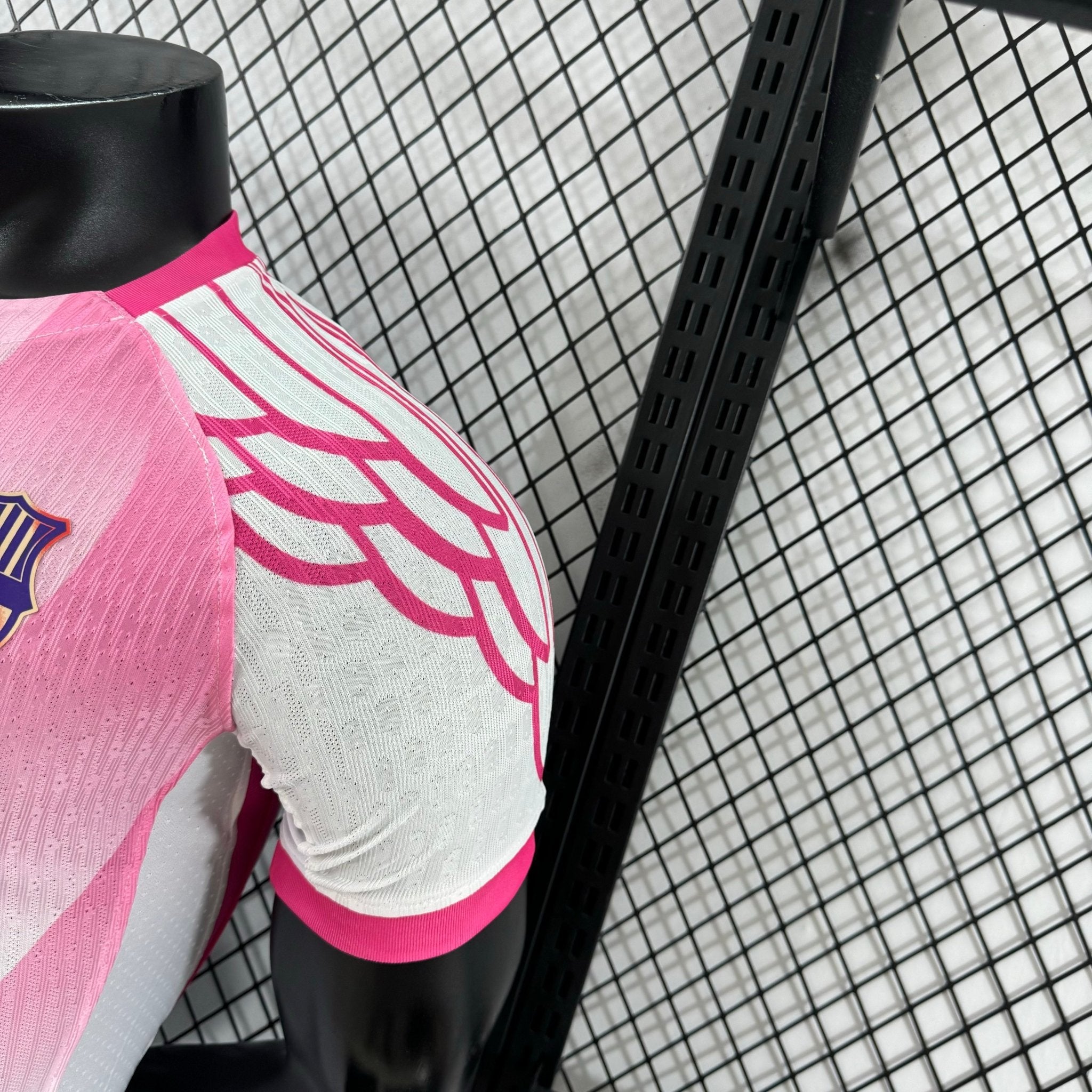 BARCELONA EQUIPACIÓN ESPECIAL ROSA/BLANCO 25/26 (VERSIÓN JUGADOR) - Bota de Oro Tienda