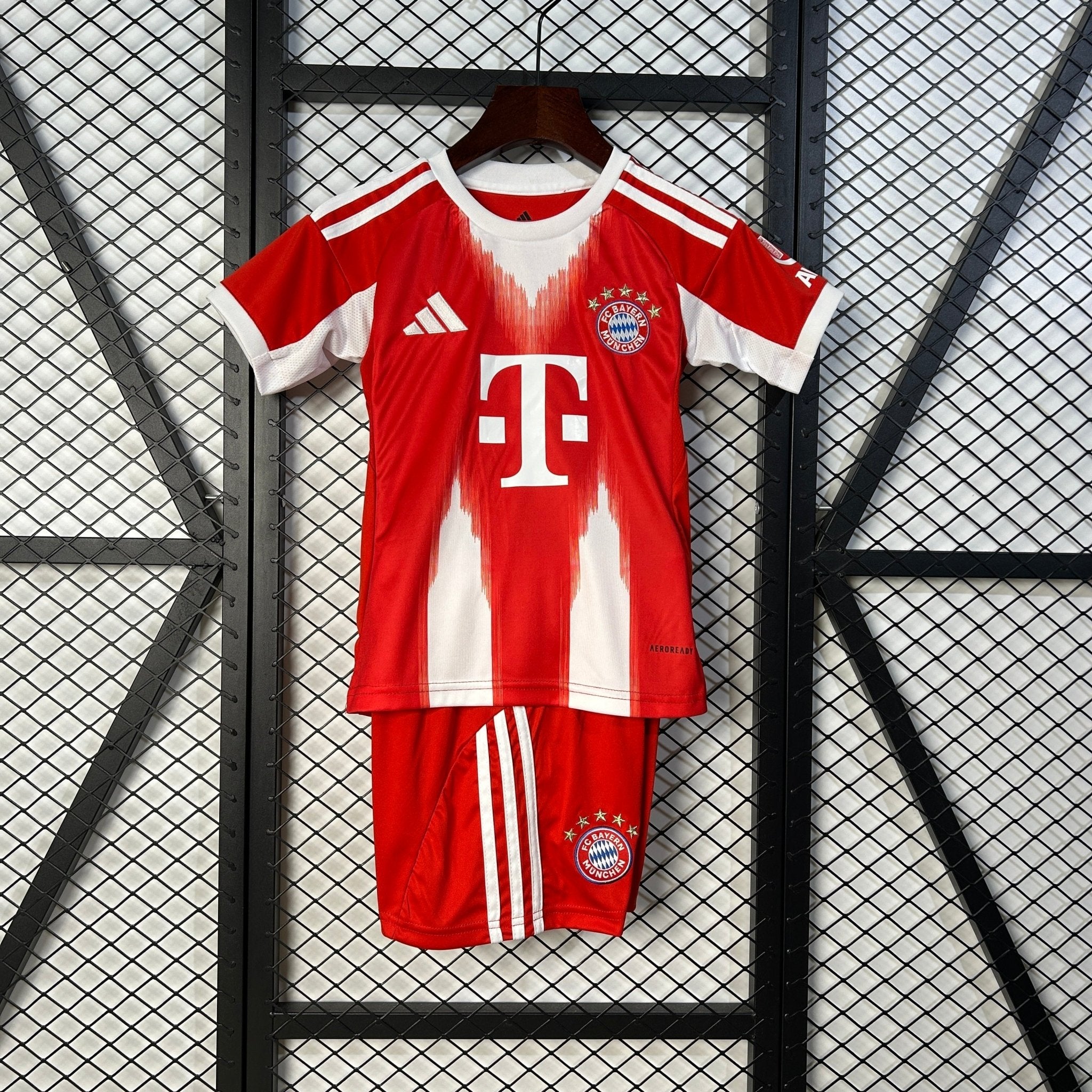 BAYERN MUNICH PRIMERA EQUIPACIÓN 25/26 NIÑOS - Bota de Oro Tienda
