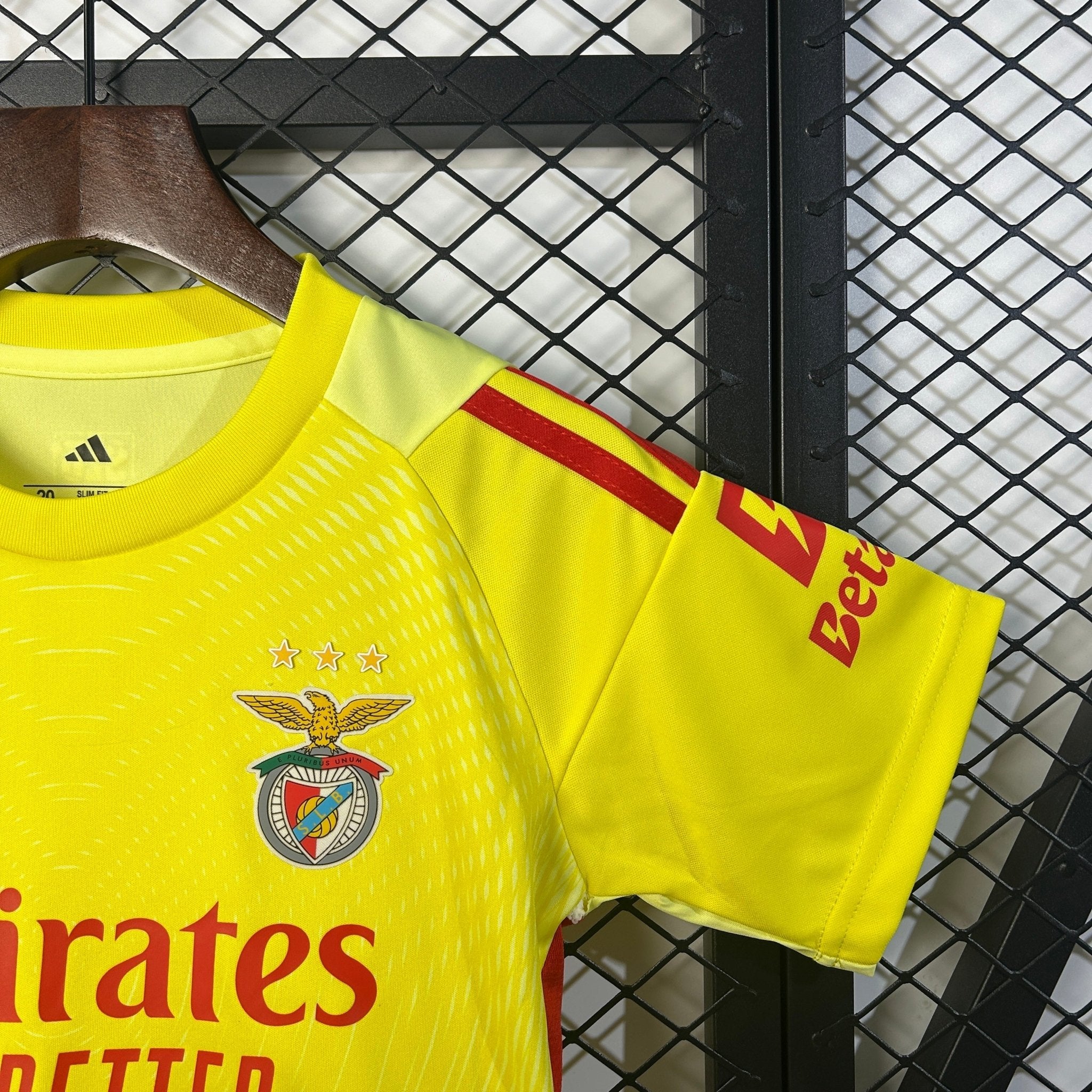 BENFICA EQUIPACIÓN PORTERO 25/26 NIÑOS - Bota de Oro Tienda