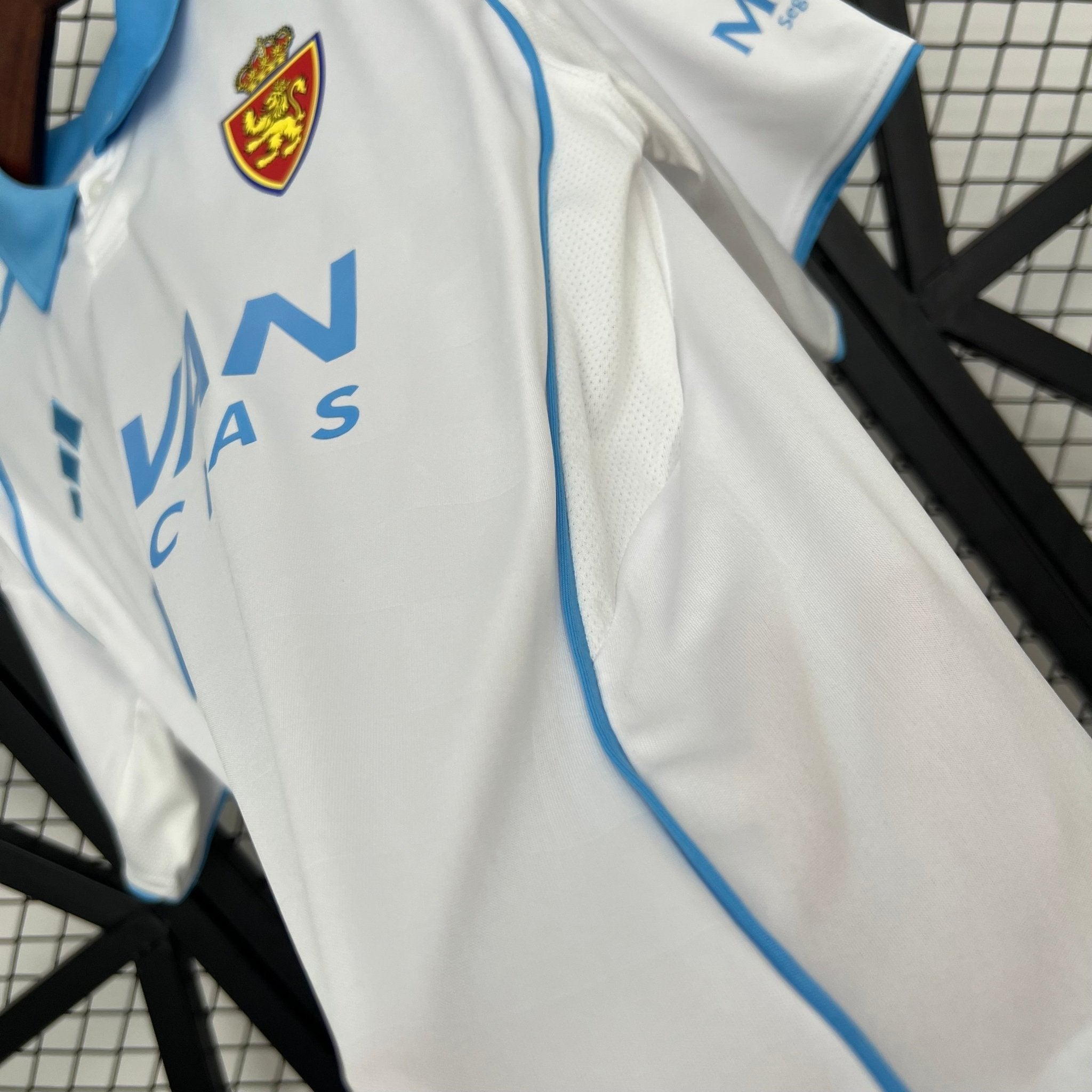 CAMISETA REAL ZARAGOZA PRIMERA EQUIPACION 25/26 HOMBRE - Bota de Oro Tienda