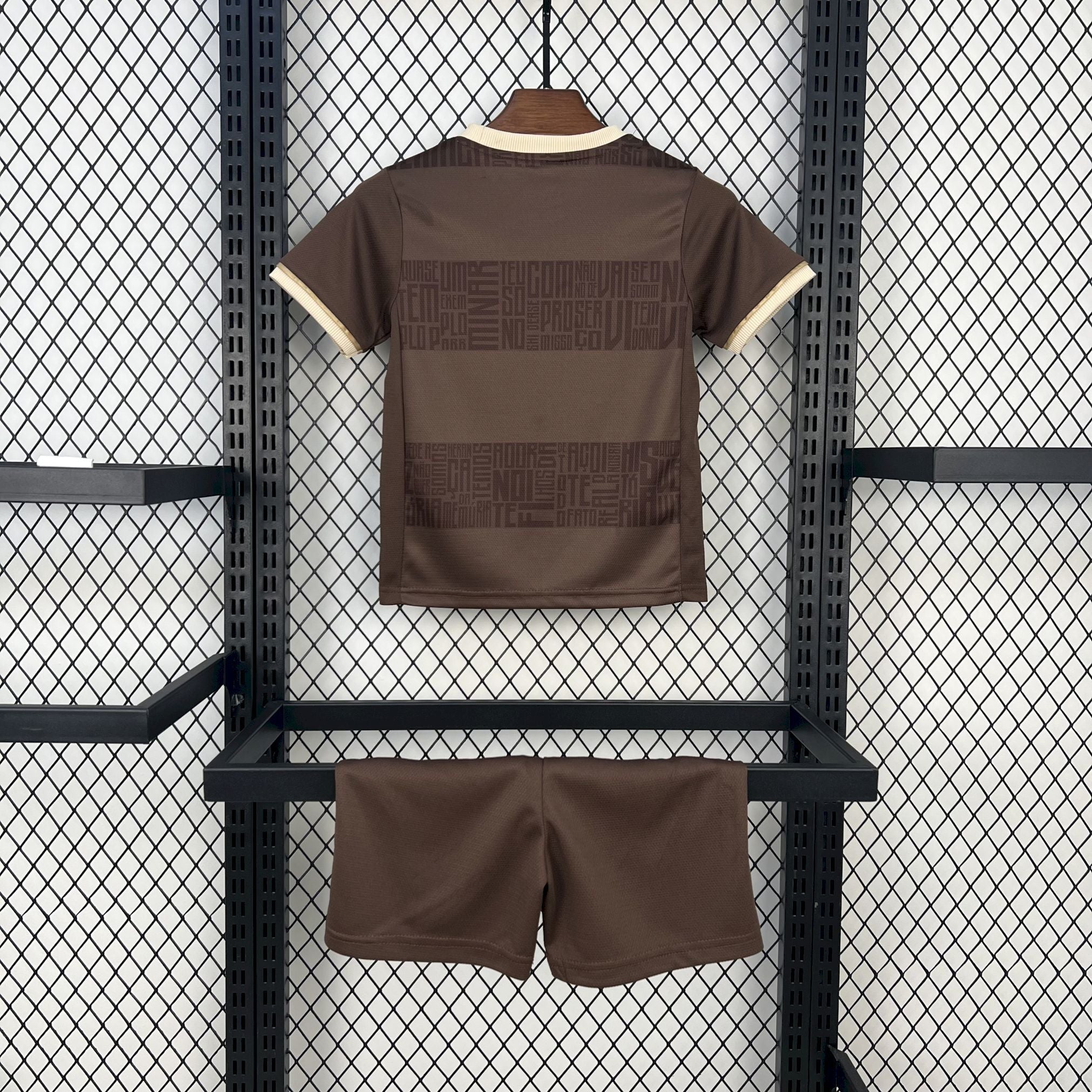 FLAMENGO EQUIPACIÓN NOVIEMBRE NEGRO 24/25 NIÑOS - Bota de Oro Tienda