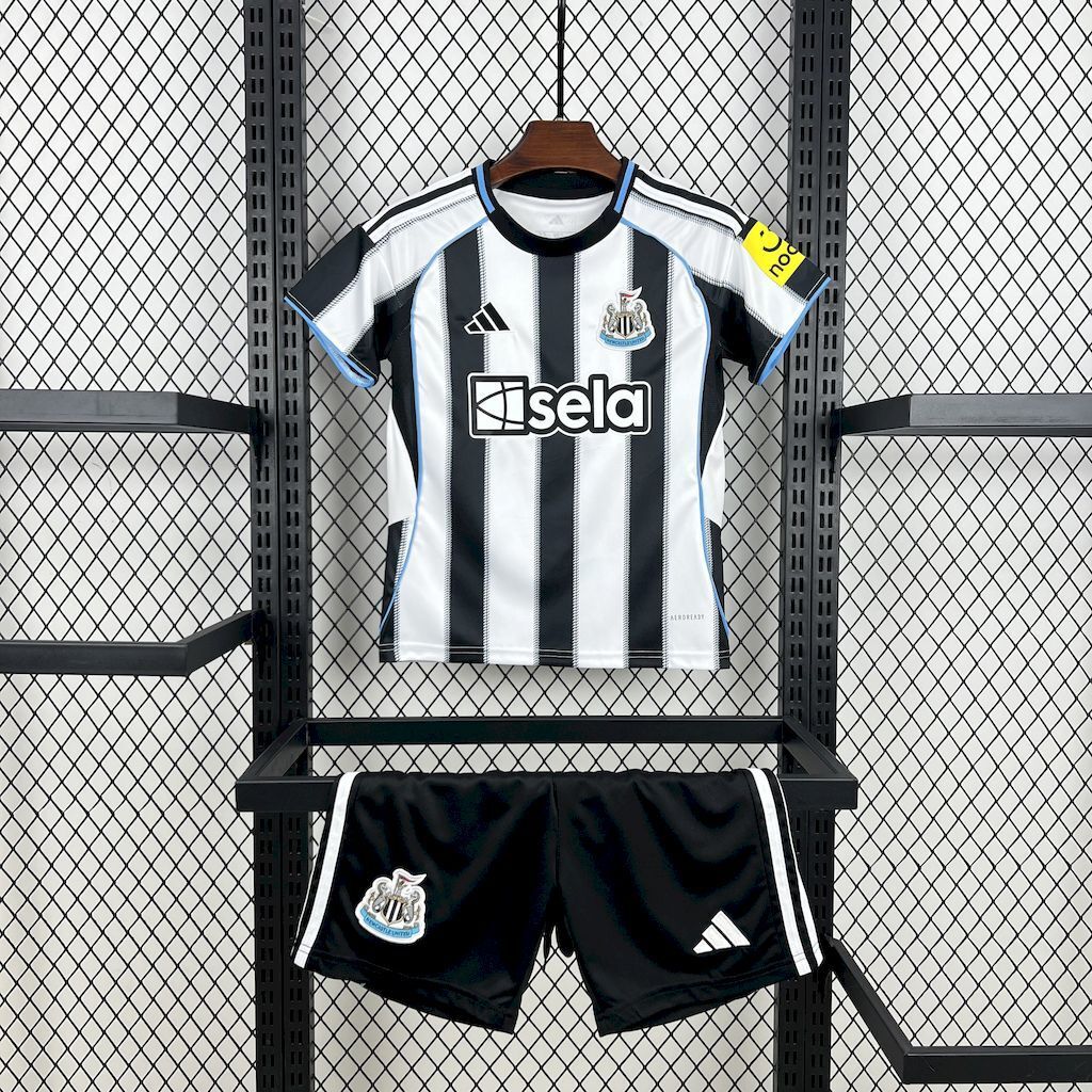 NEWCASTLE PRIMERA EQUIPACIÓN 25/26 NIÑOS - Bota de Oro Tienda