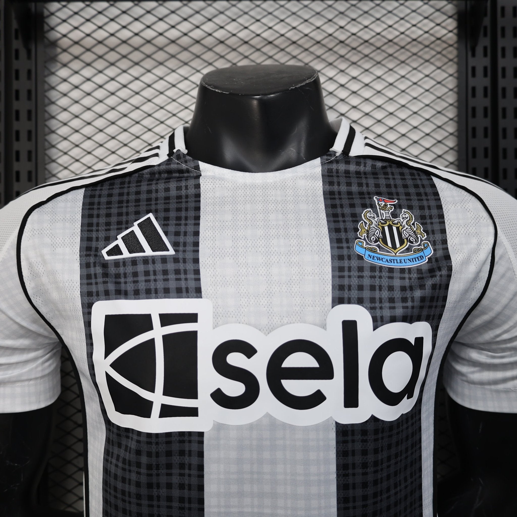 NEWCASTLE PRIMERA EQUIPACIÓN 25/26 (VERSIÓN JUGADOR) - Bota de Oro Tienda