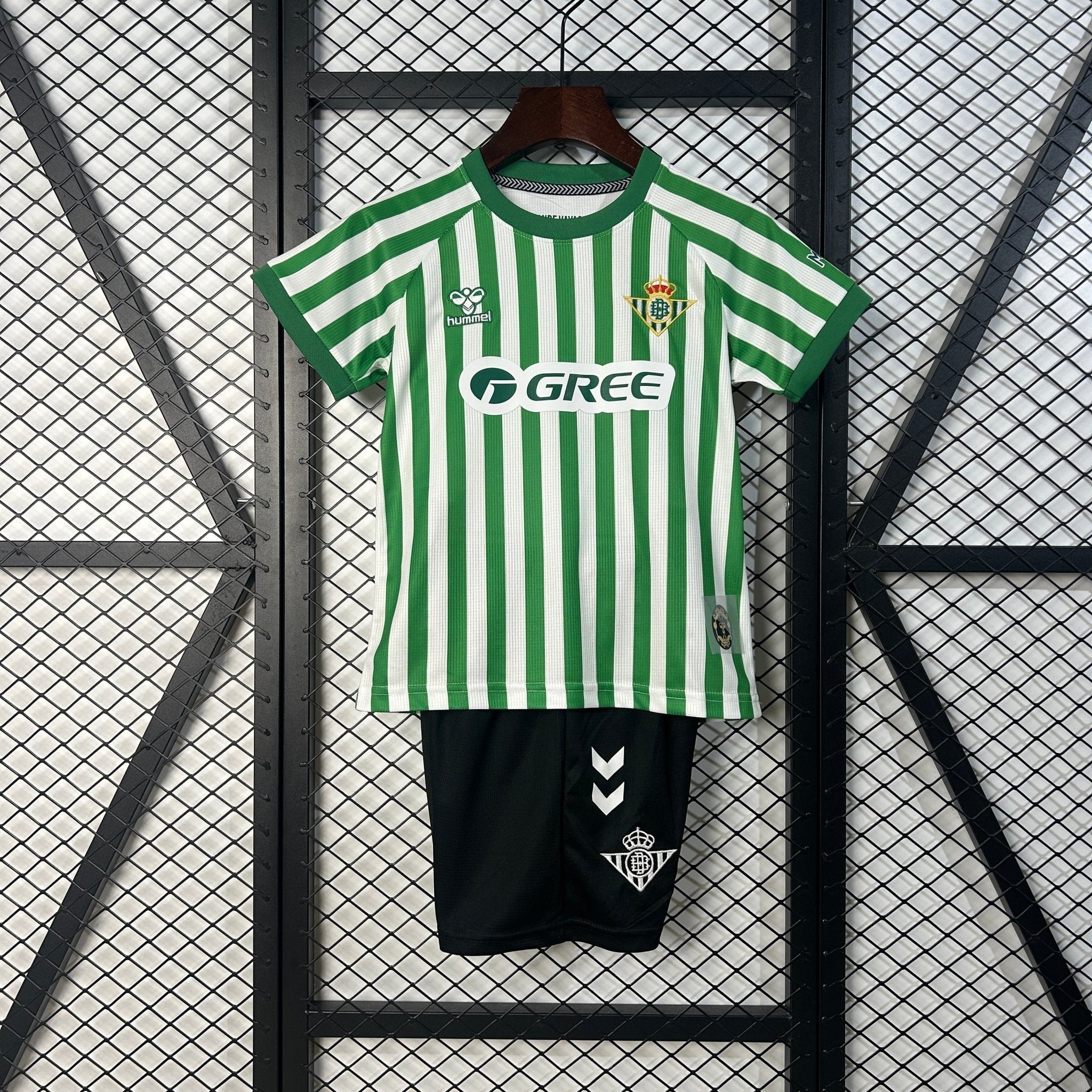 REAL BETIS EQUIPACIÓN EDICION ESPECIAL 25/26 NIÑOS - Bota de Oro Tienda