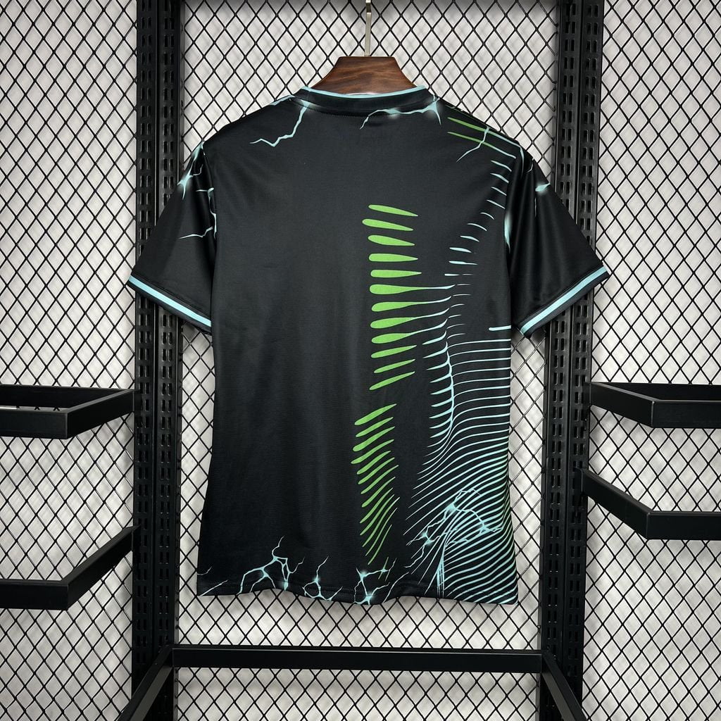 REAL MADRID EDICIÓN ESPECIAL NEGRO Y VERDE 24/25 HOMBRE - Bota de Oro Tienda