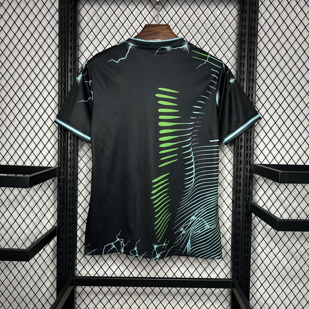 REAL MADRID EDICIÓN ESPECIAL NEGRO Y VERDE 24/25 HOMBRE - Bota de Oro Tienda