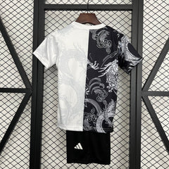 REAL MADRID EQUIPACIÓN EDICION ESPECIAL I 25/26 NIÑOS - Bota de Oro Tienda