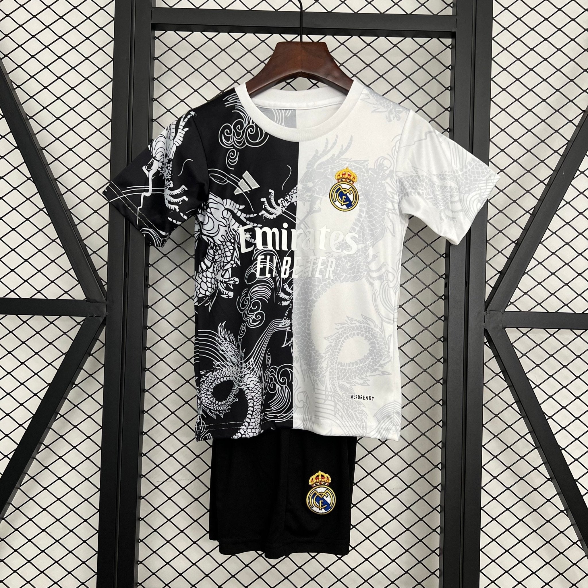 REAL MADRID EQUIPACIÓN EDICION ESPECIAL I 25/26 NIÑOS - Bota de Oro Tienda
