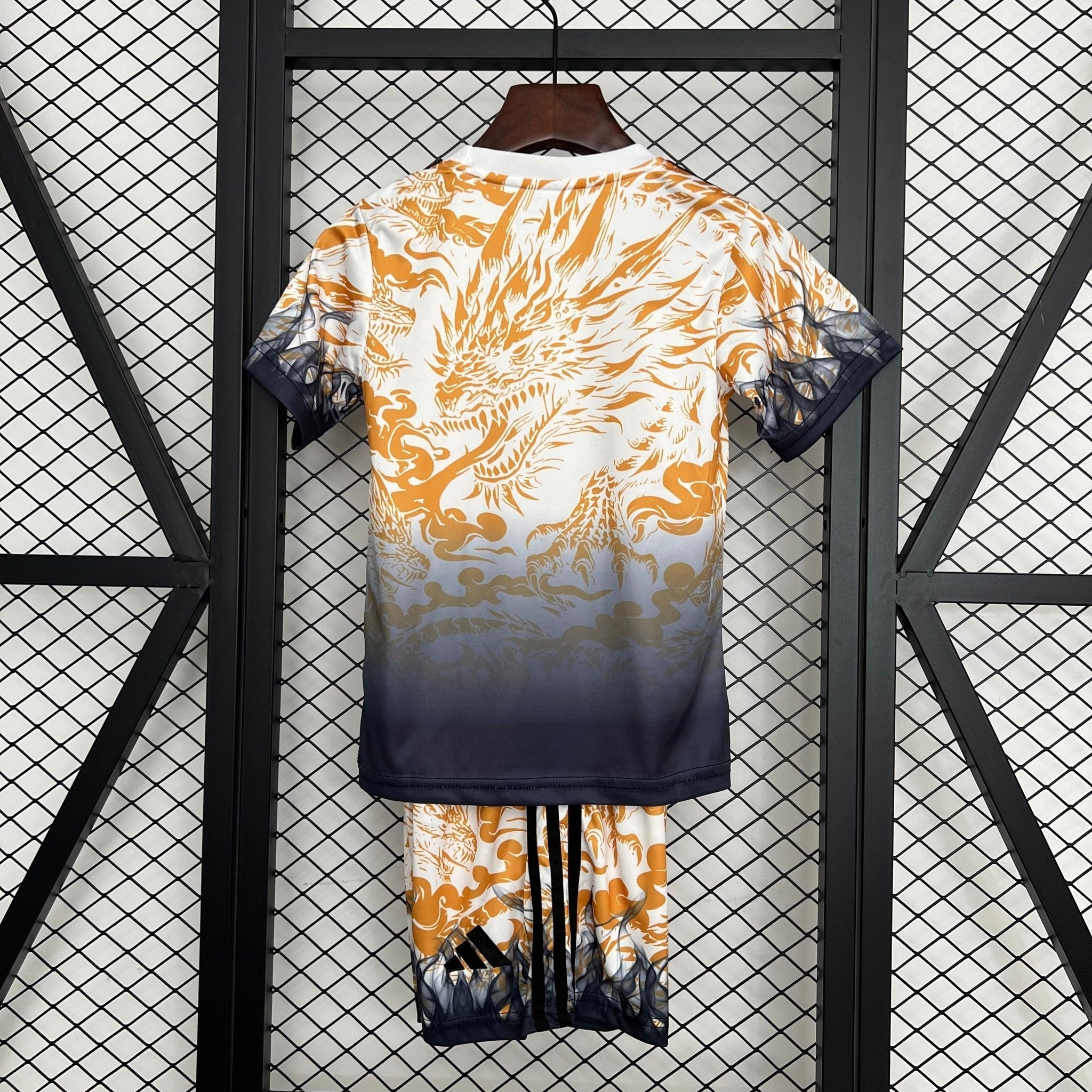 REAL MADRID EQUIPACIÓN EDICION ESPECIAL II 25/26 NIÑOS - Bota de Oro Tienda