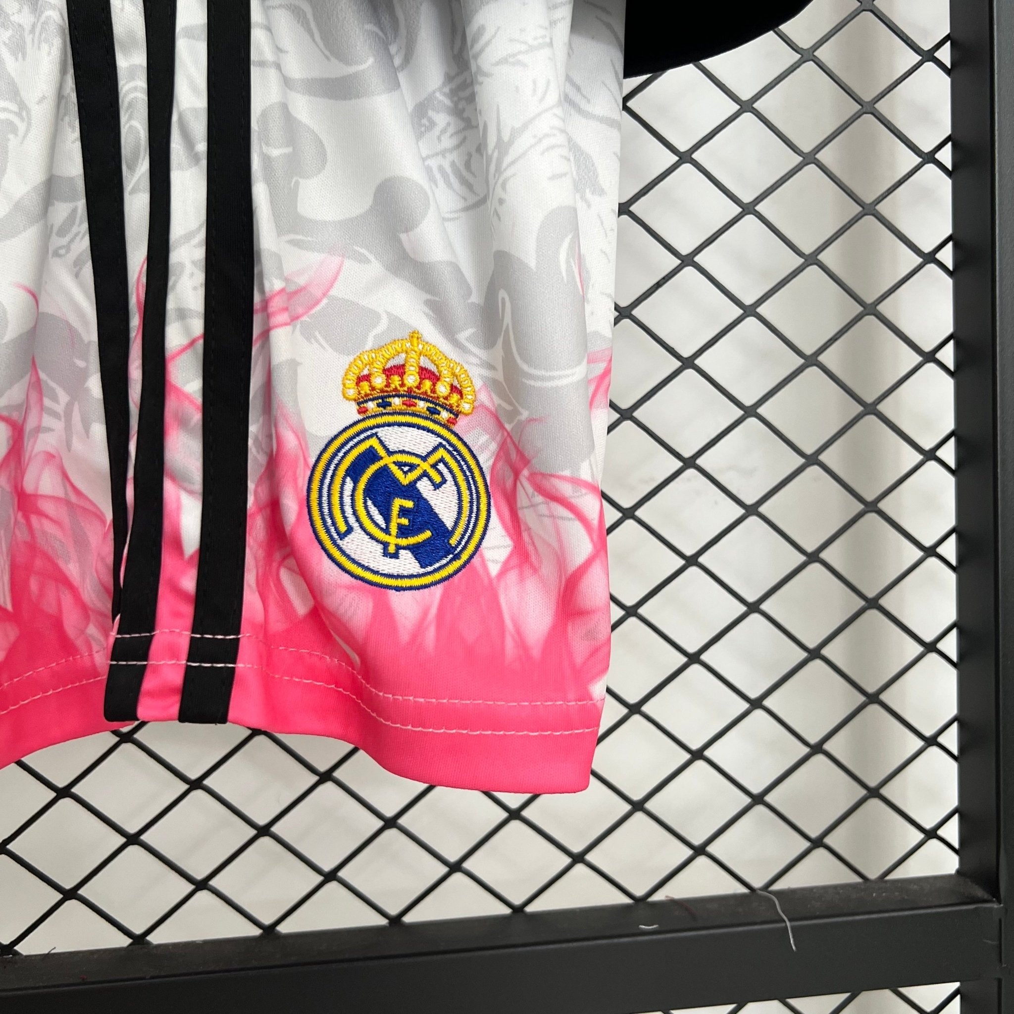 REAL MADRID EQUIPACIÓN EDICION ESPECIAL III 25/26 NIÑOS - Bota de Oro Tienda