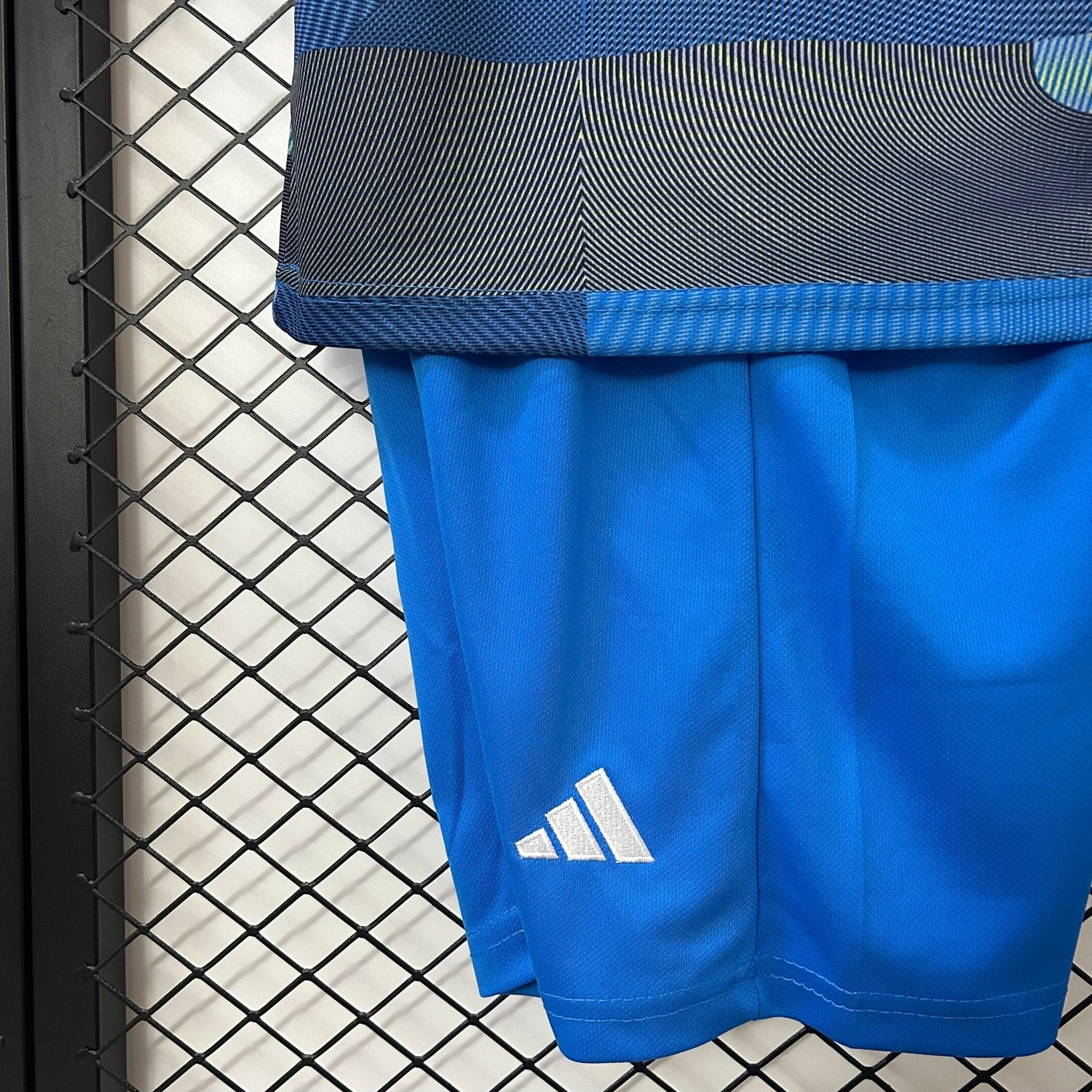 REAL MADRID EQUIPACIÓN ENTRENAMIENTO 25/26 NIÑOS - Bota de Oro Tienda