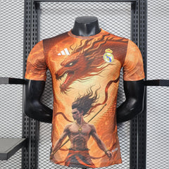 REAL MADRID EQUIPACIÓN ESPECIAL DRAGON 25/26 (VERSIÓN JUGADOR) - Bota de Oro Tienda
