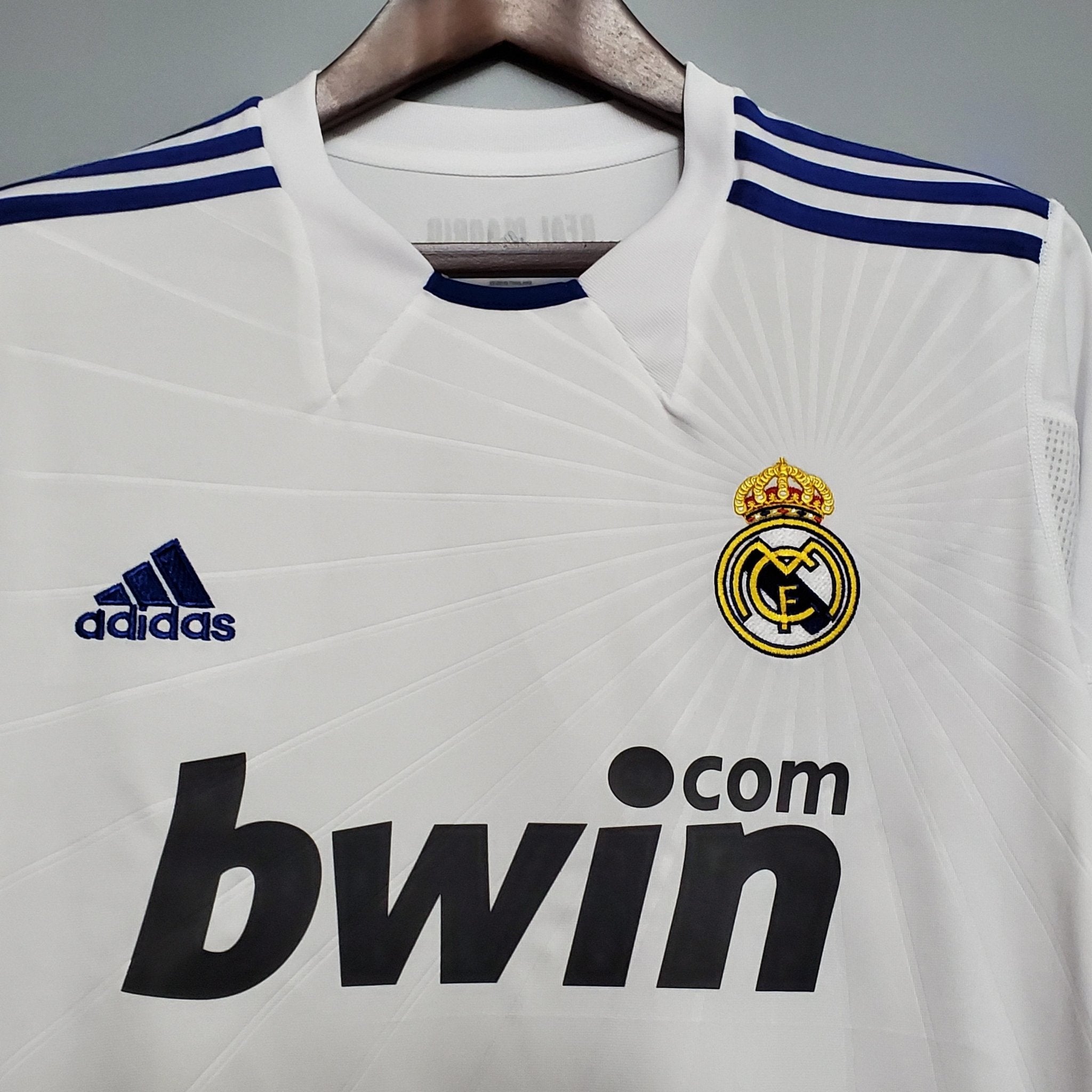 REAL MADRID I 10/11 MANGA LARGA HOMBRE (RETRO) - Bota de Oro Tienda