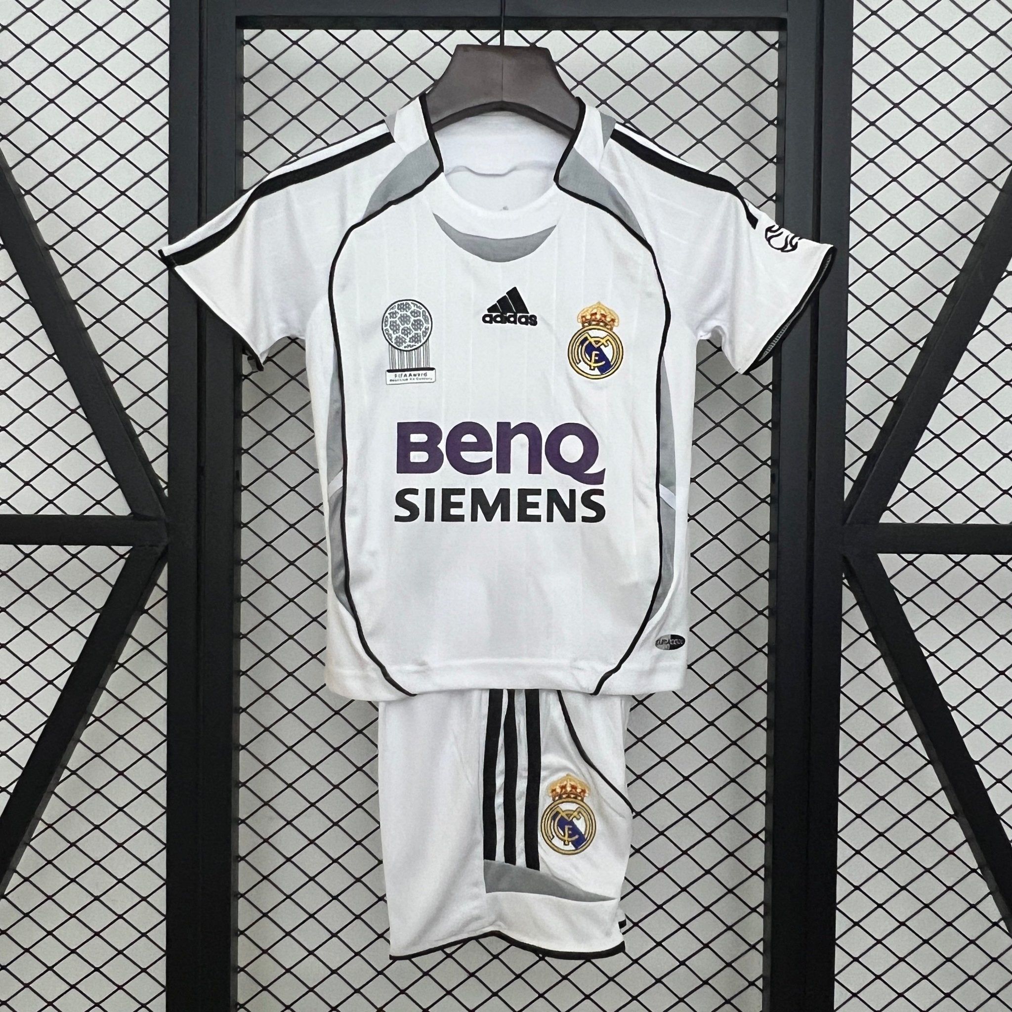 REAL MADRID PRIMERA EQUIPACIÓN 06/07 NIÑOS RETRO - Bota de Oro Tienda