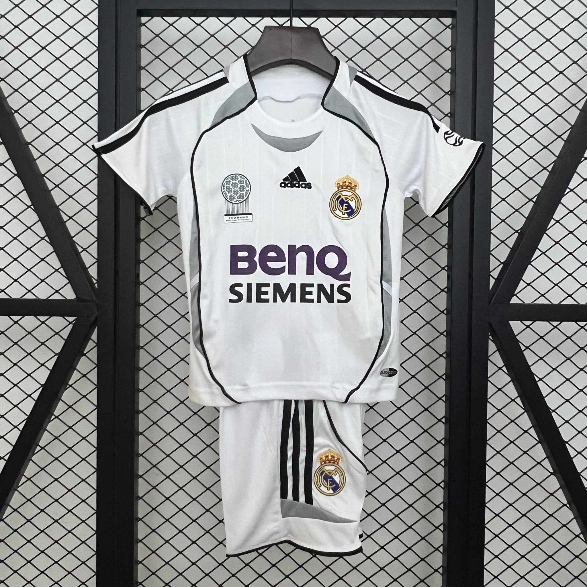 REAL MADRID PRIMERA EQUIPACIÓN 06/07 NIÑOS RETRO - Bota de Oro Tienda