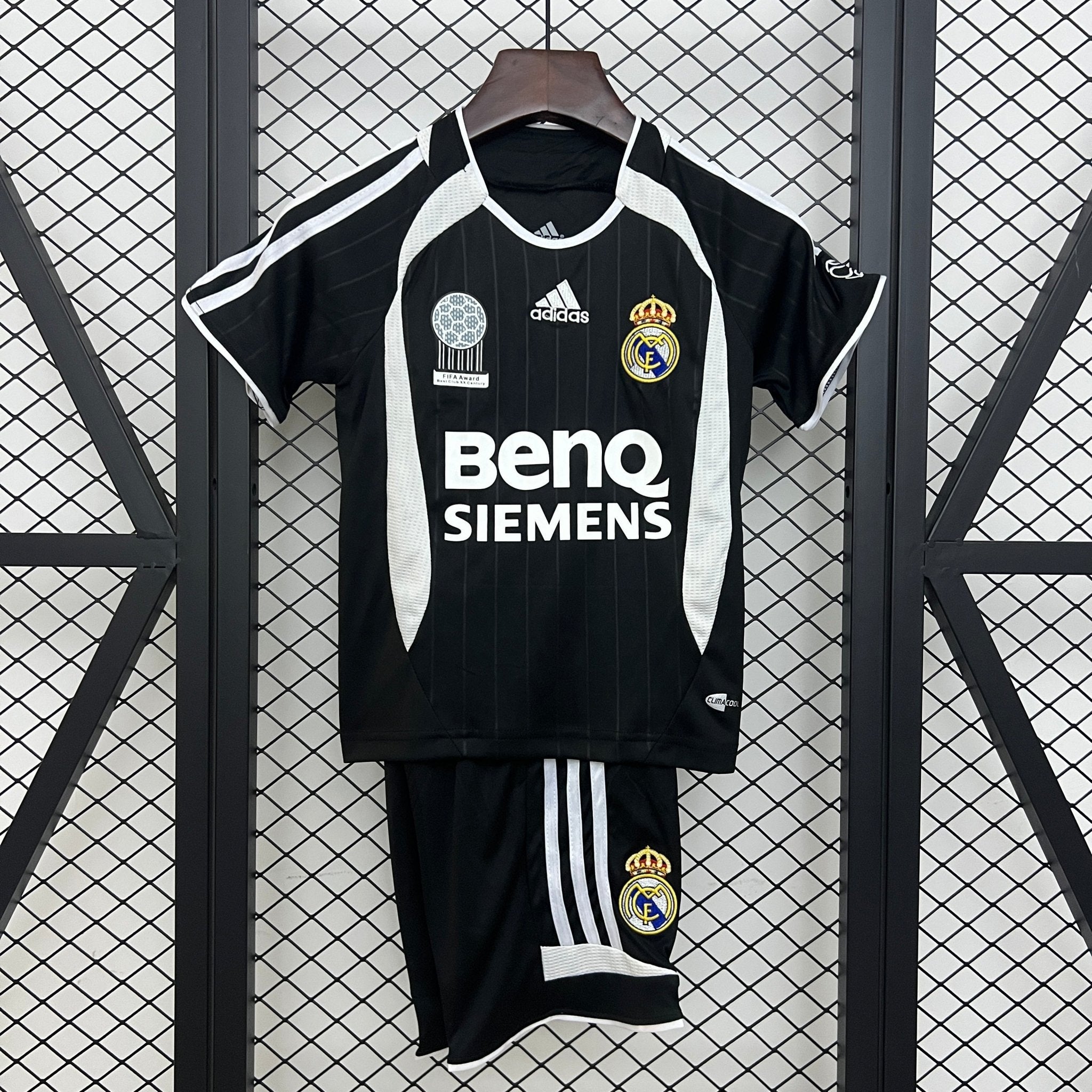 REAL MADRID SEGUNDA EQUIPACIÓN 06/07 NIÑOS RETRO - Bota de Oro Tienda