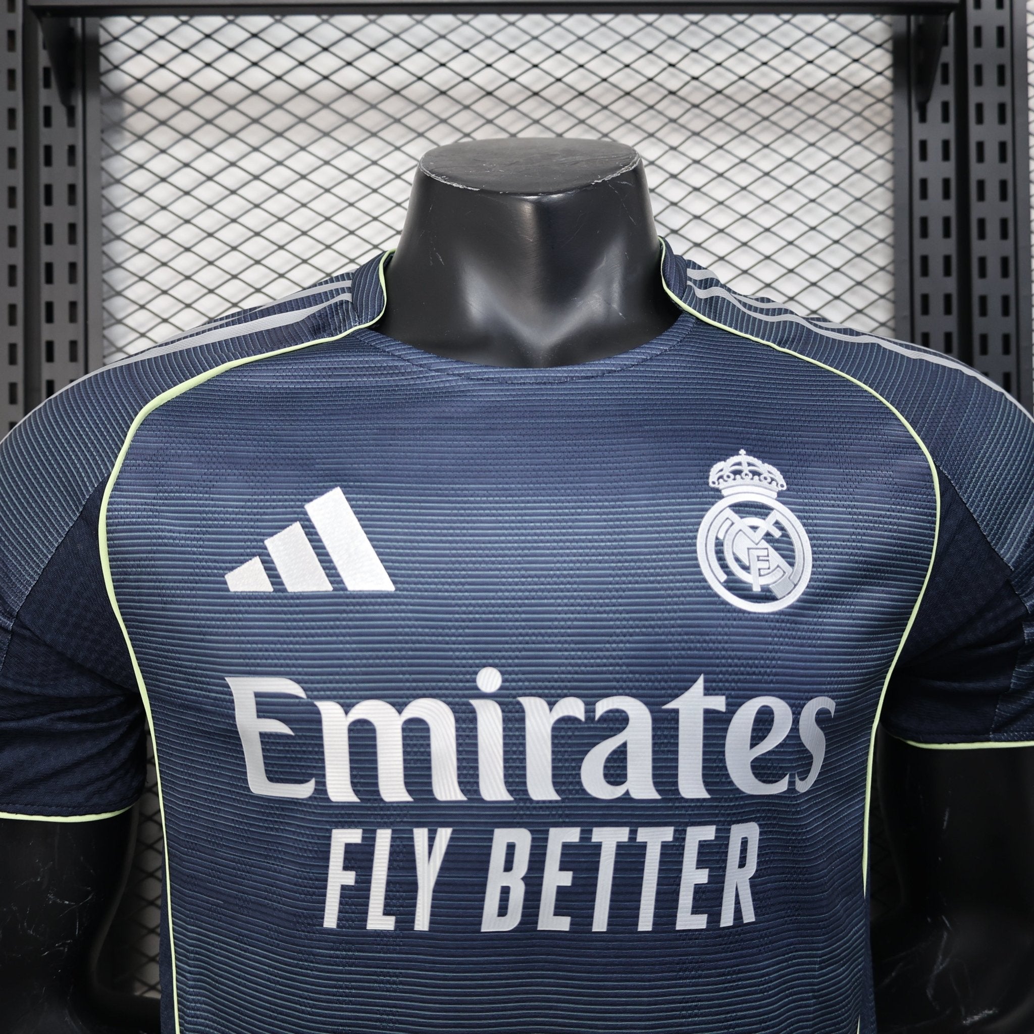 REAL MADRID SEGUNDA EQUIPACIÓN 25/26 (VERSIÓN JUGADOR) - Bota de Oro Tienda