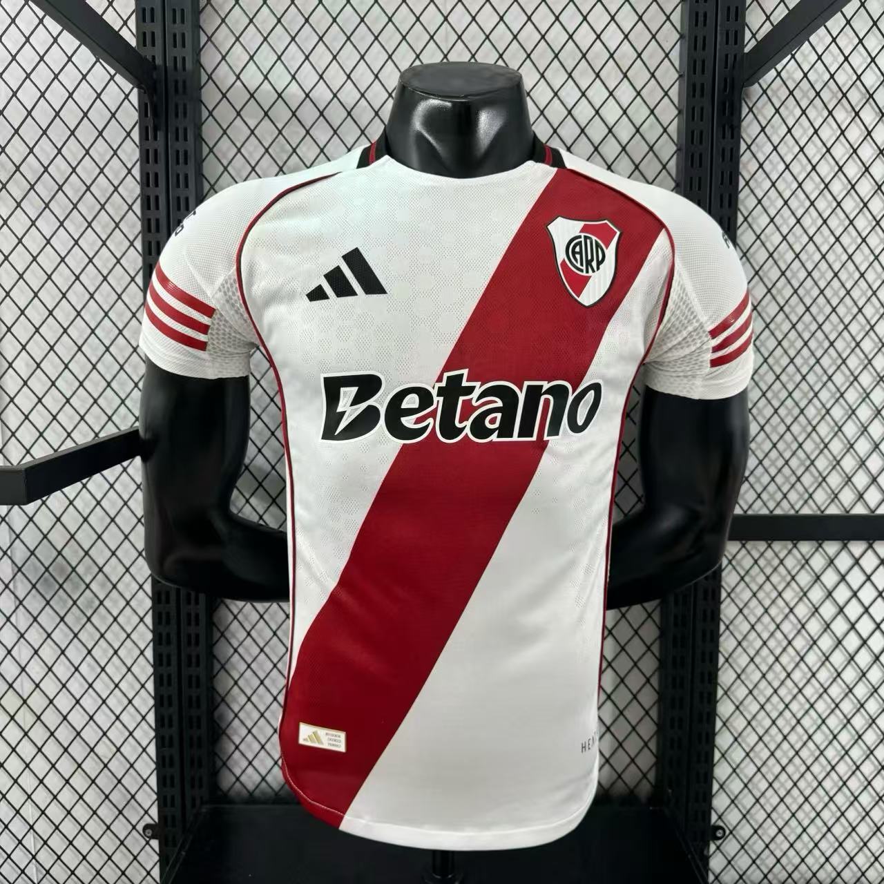 RIVER PLATE PRIMERA EQUIPACIÓN 25/26 (VERSIÓN JUGADOR) - Bota de Oro Tienda