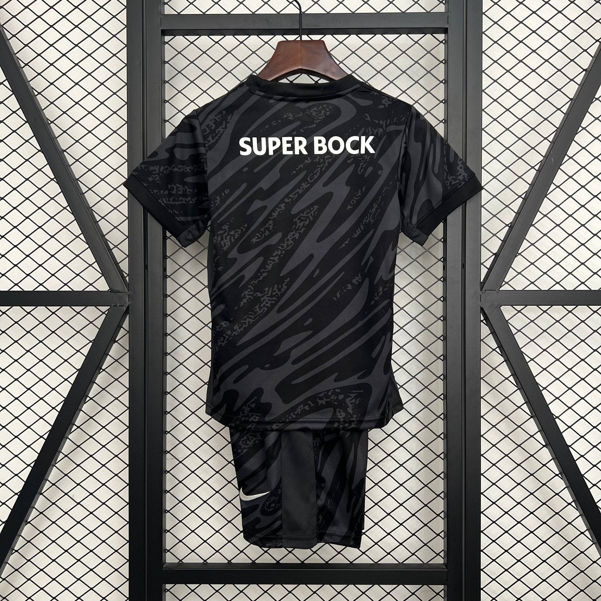 SPORTING LISBOA EQUIPACIÓN PORTERO 25/26 NIÑOS - Bota de Oro Tienda