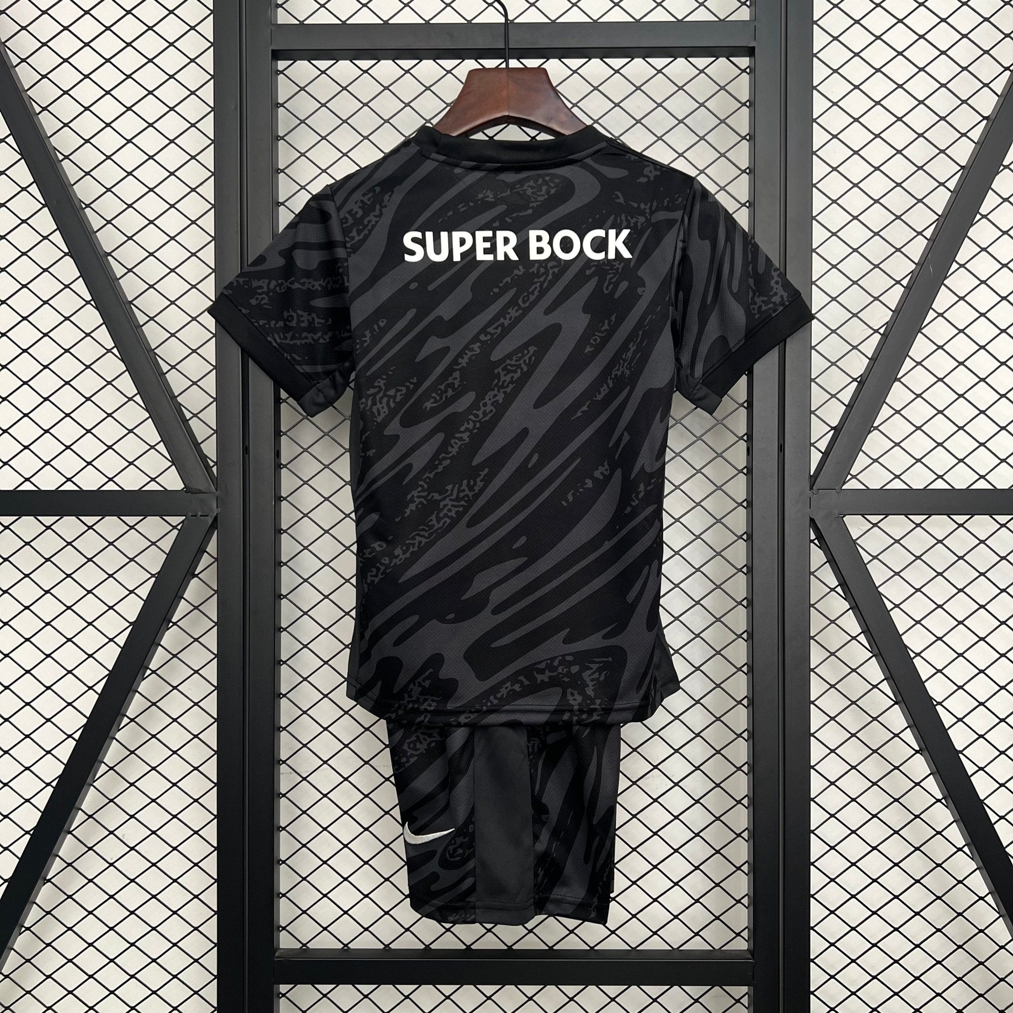 SPORTING LISBOA EQUIPACIÓN PORTERO 25/26 NIÑOS - Bota de Oro Tienda