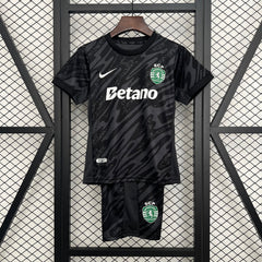SPORTING LISBOA EQUIPACIÓN PORTERO 25/26 NIÑOS - Bota de Oro Tienda