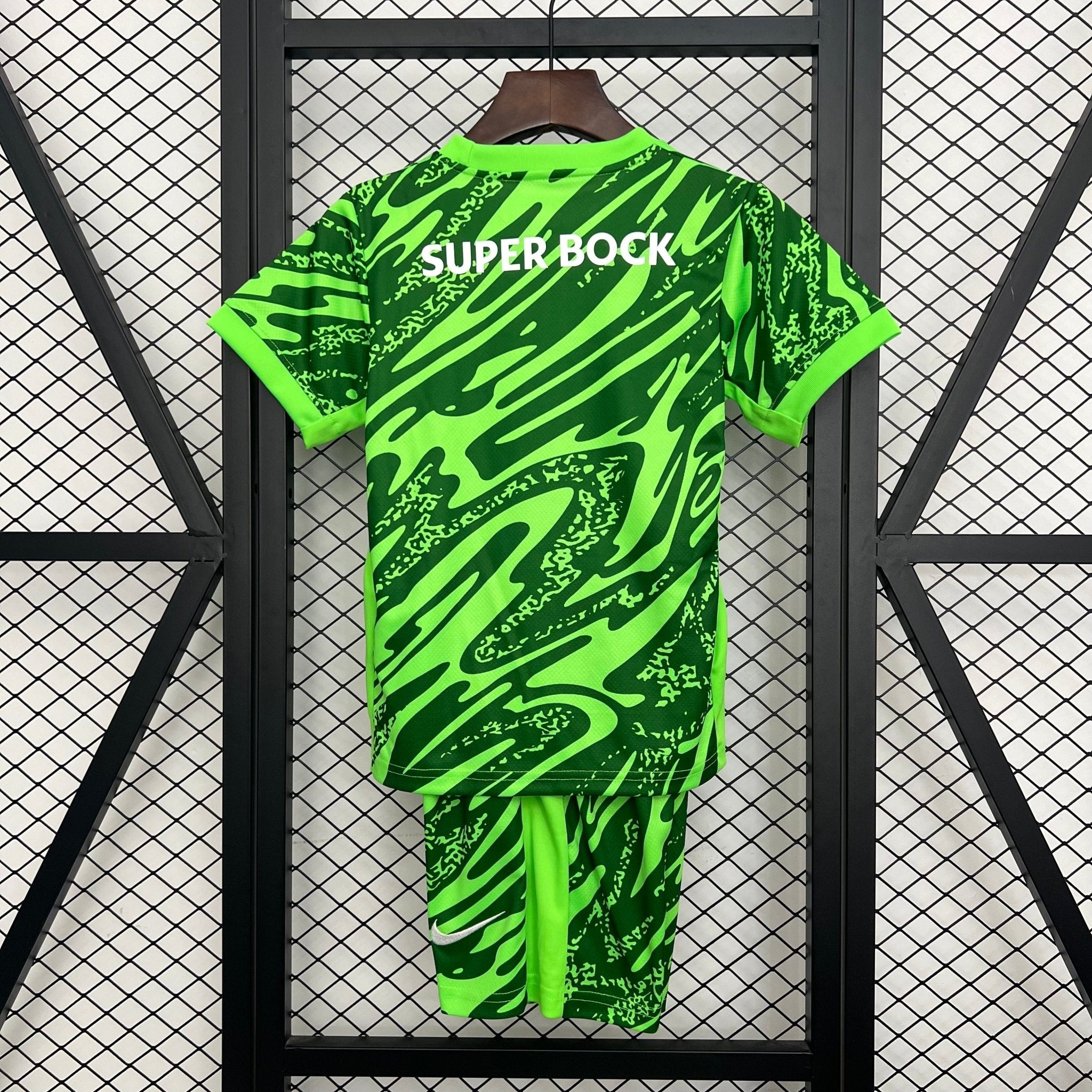 SPORTING LISBOA EQUIPACIÓN PORTERO II 25/26 NIÑOS - Bota de Oro Tienda