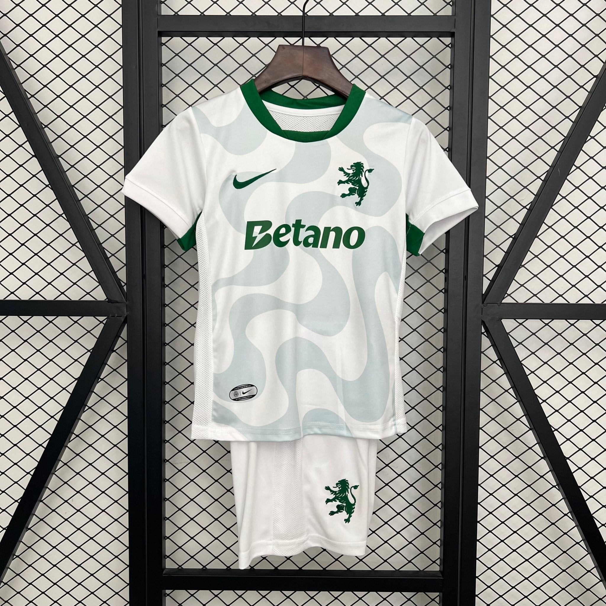 SPORTING LISBOA SEGUNDA EQUIPACIÓN 25/26 NIÑOS - Bota de Oro Tienda